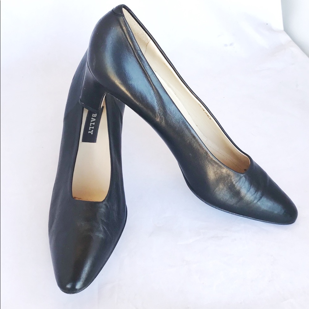 Bally Women’s Black leather heels sz 10